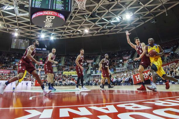 例如足球巨 例如足球巨