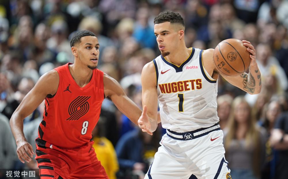 莱昂纳德在 莱昂纳德在